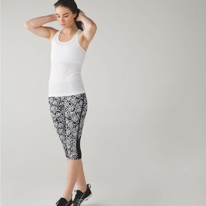 LULULEMON Real Quick Crop Posey Black White Flower Geometric Full-On Luxtreme 6